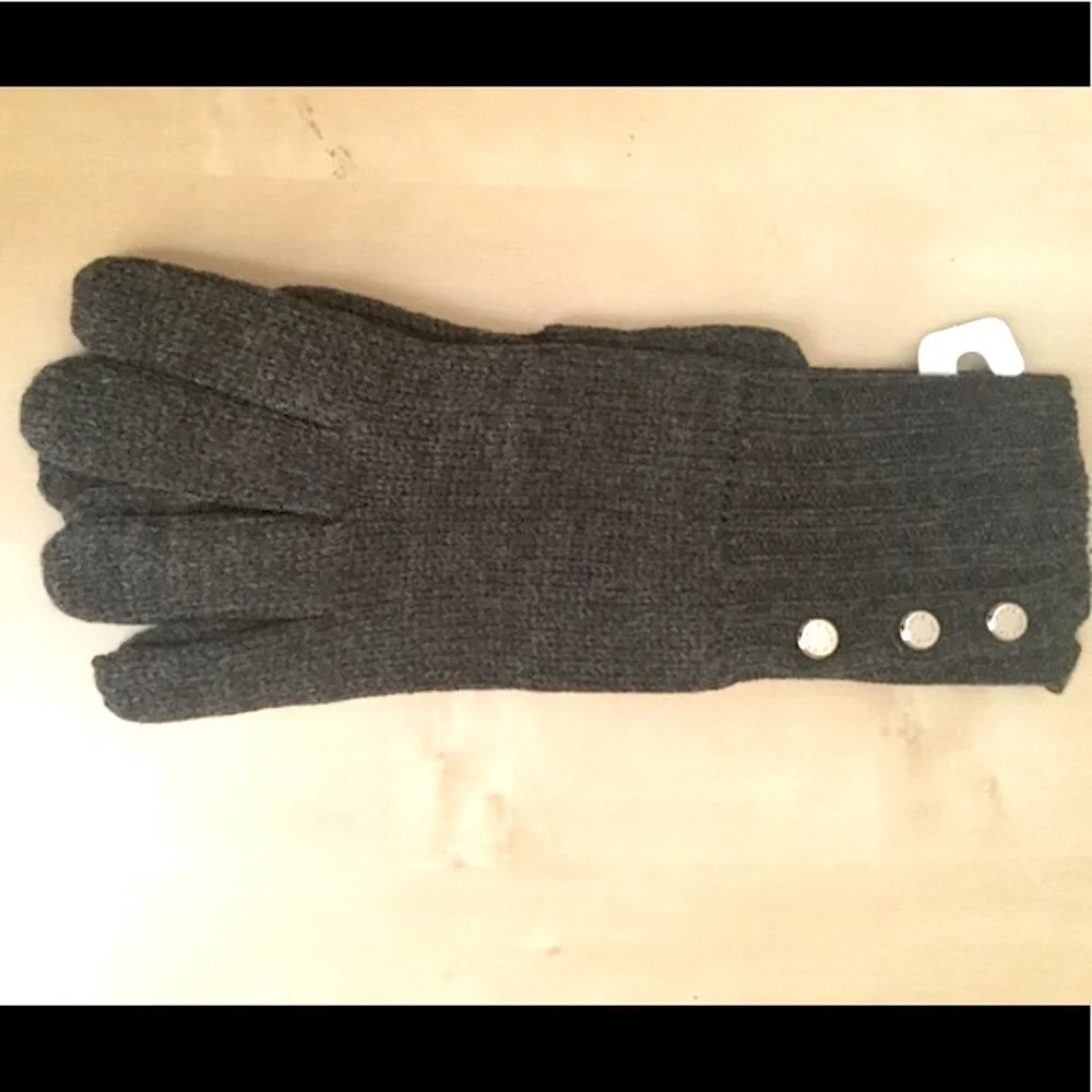 Michael Kors Button Detail Gloves